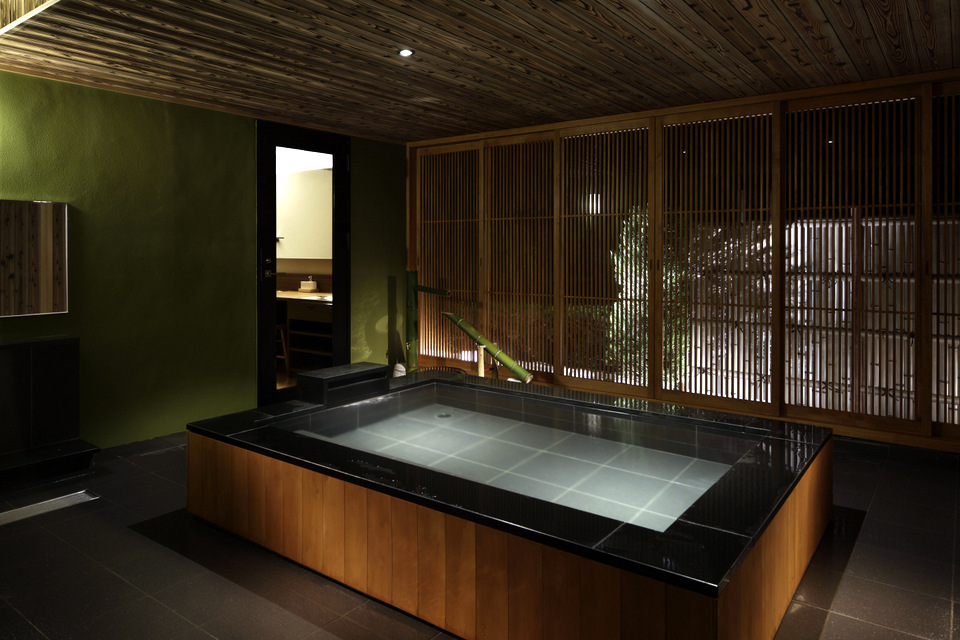 Special room. Большая ванна в японском стиле. Ванная в азиатском стиле. Традиционная японская ванна. Ванная комната в японском стиле.
